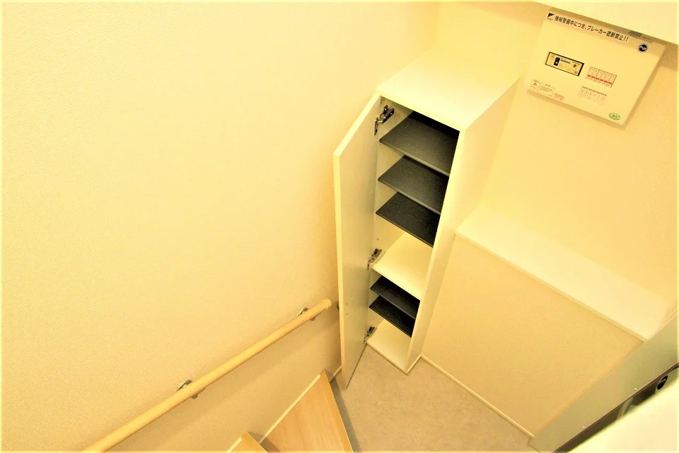 仕切りの位置を変えて、ブーツも入ります