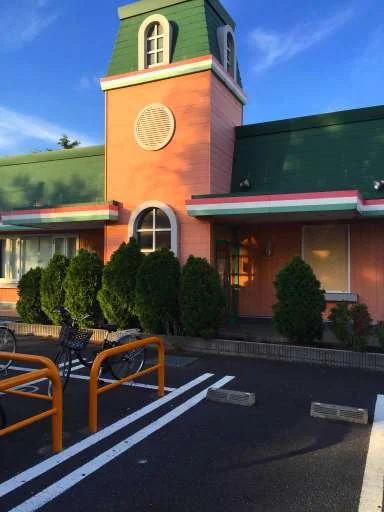 サイゼリヤ　147ｍ　徒歩２分