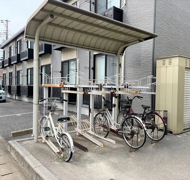 屋根付き駐輪場完備