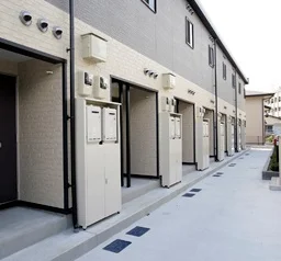 共用部分は清掃業者が清掃しております。