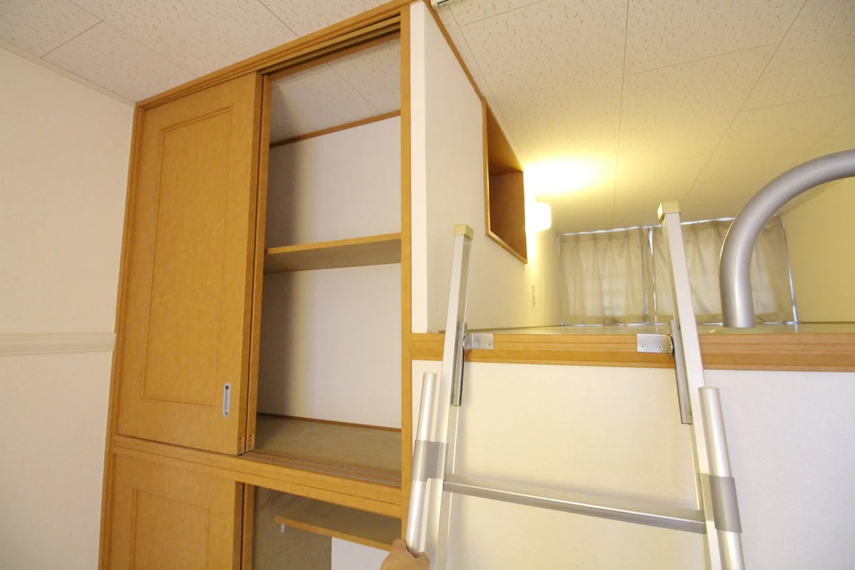 ロフトの横には大容量の収納スペース！