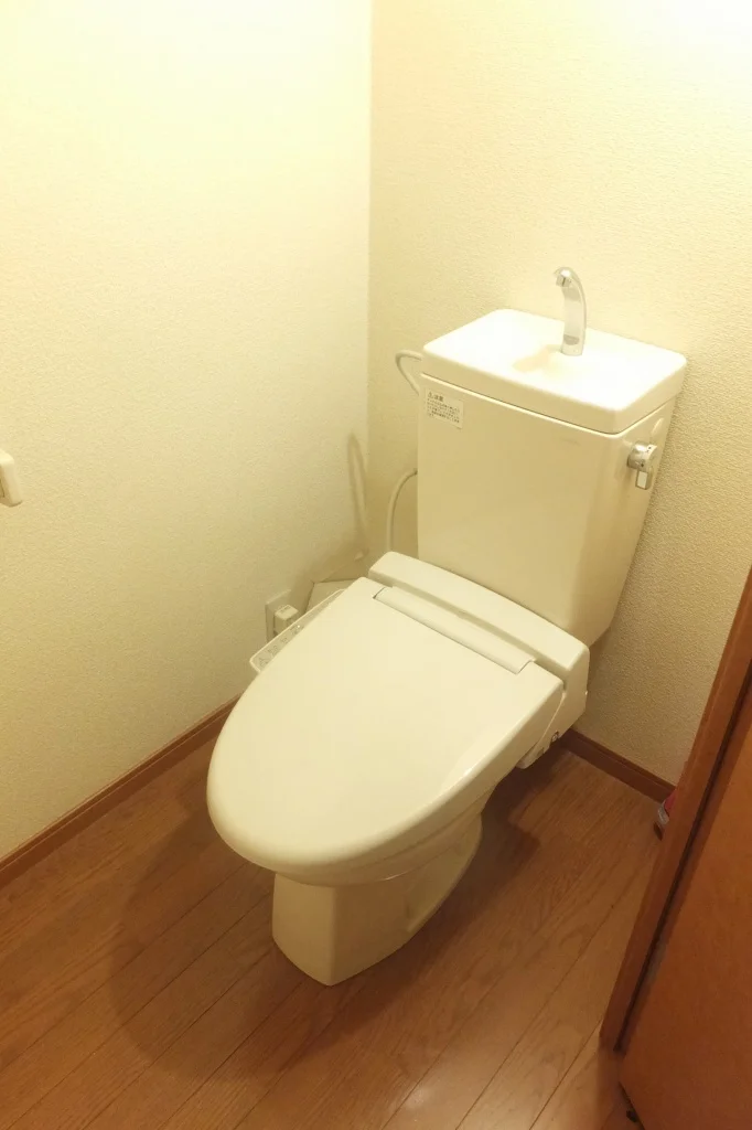 温水洗浄便座設置済みのお部屋です。