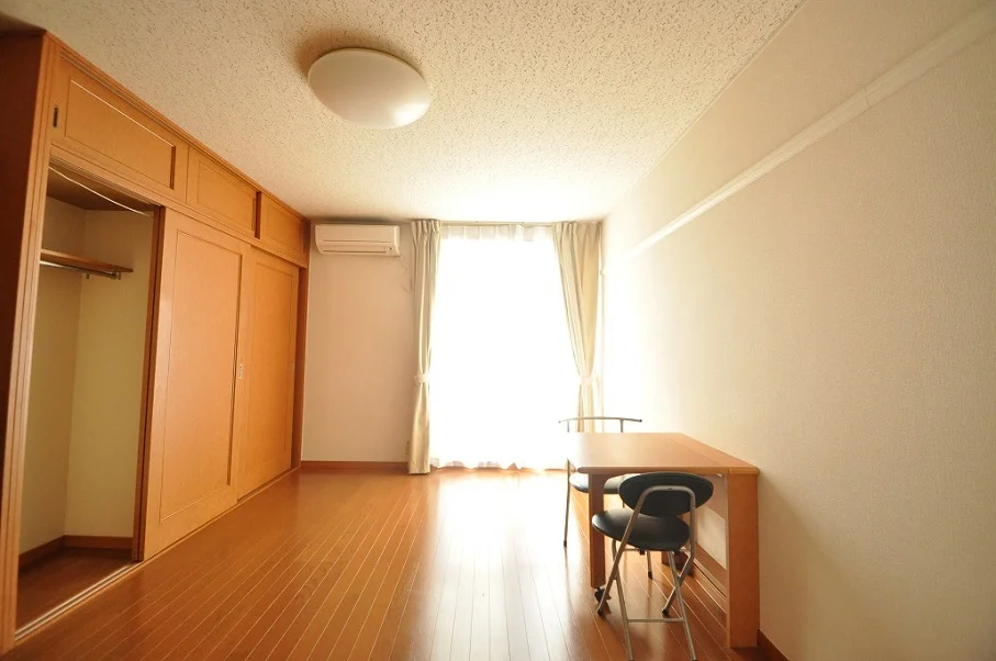 開放的な窓があり明るい空間です