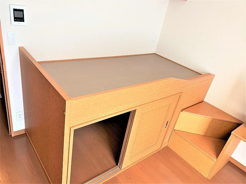 ベッド付き。ベッド下収納です。