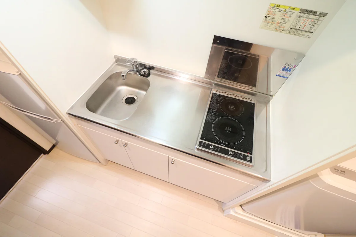 ワイドキッチン2口コンロ（手前のみⅠＨ専用）お掃除が楽チン