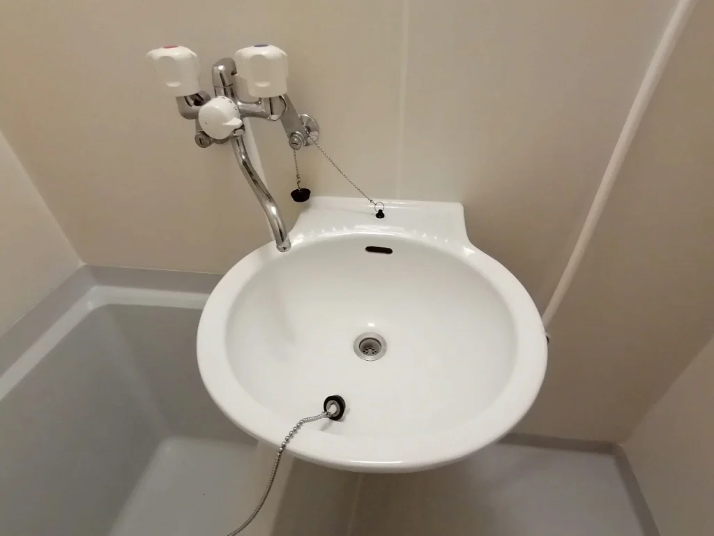 お風呂に洗面台がついております。