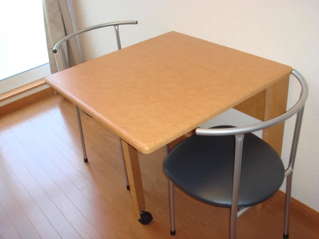 テーブルは折り畳むこともできます。