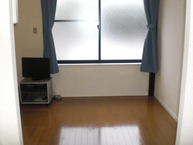 鏡付きのお部屋です。