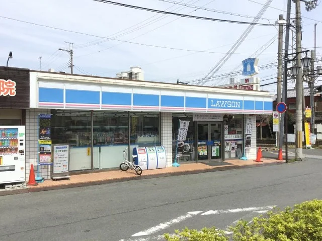 コンビニまで徒歩７分 （約５６０m）