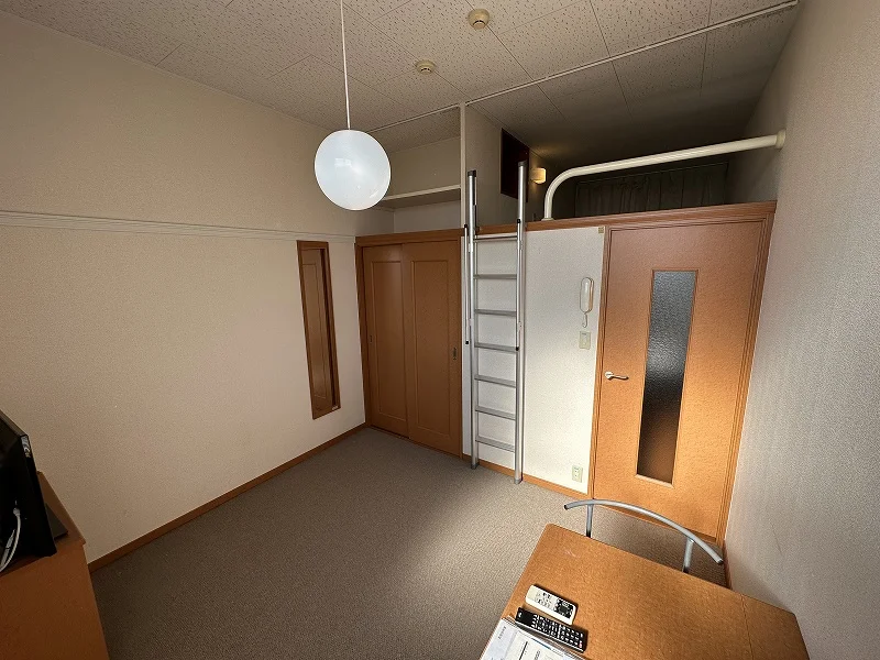 ２階居室は絨毯となります