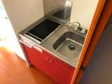 部屋によりコンロの形状が異なる場合がございます（現況優先）