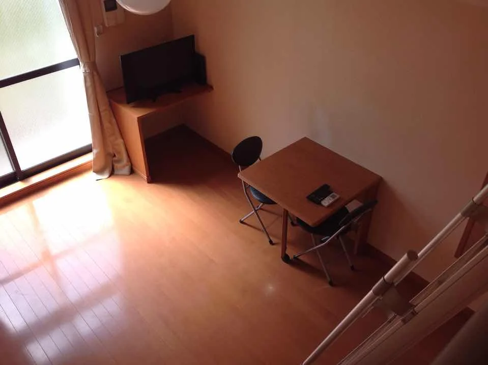 居間（玄関側）