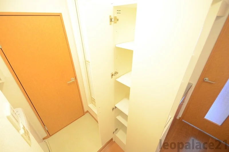 同シリーズの類似となります。現況を優先致します。