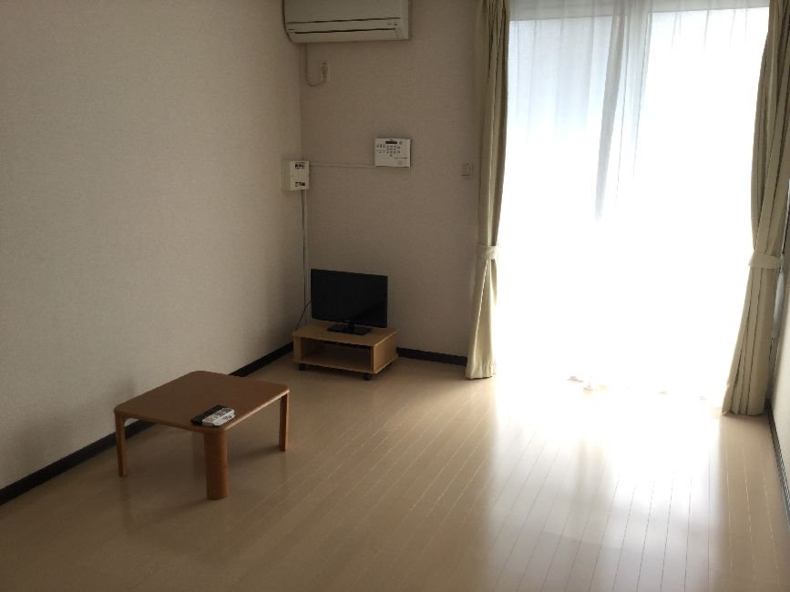 号室により家具無し有り。