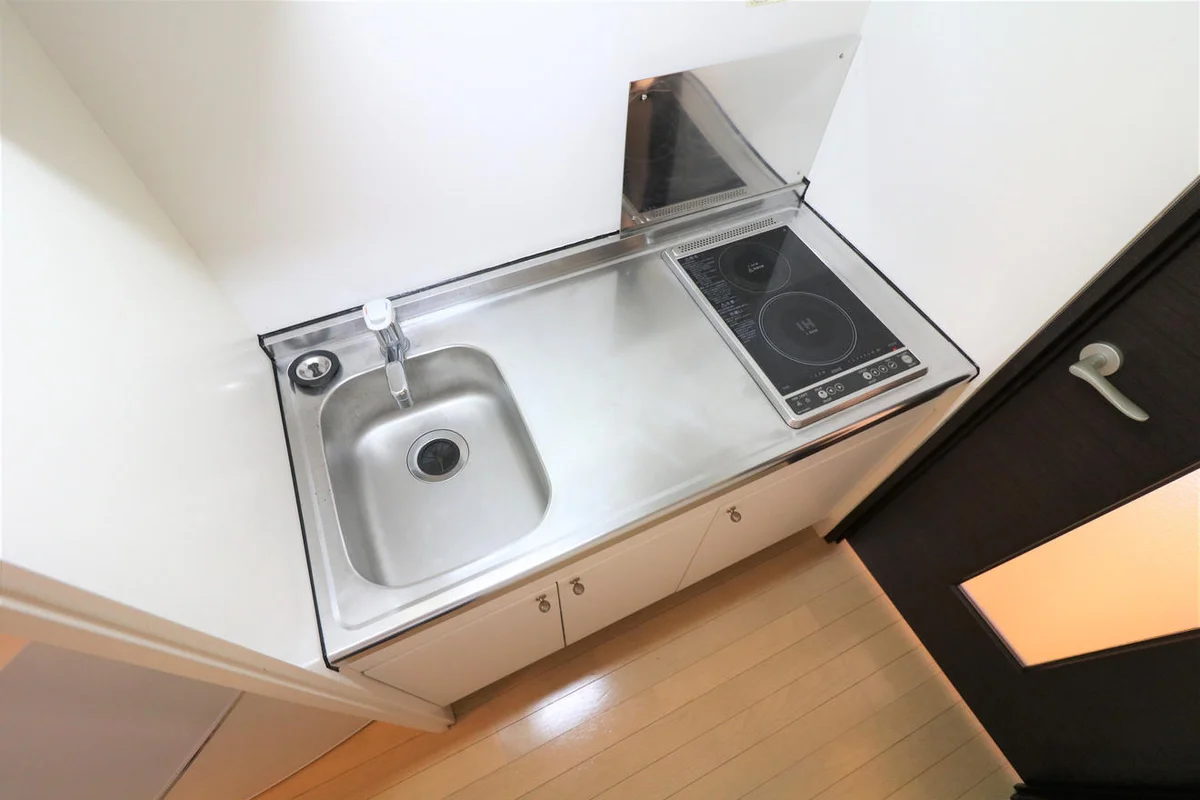 ワイドキッチン2口コンロ（手前のみⅠＨ専用）お掃除が楽チン