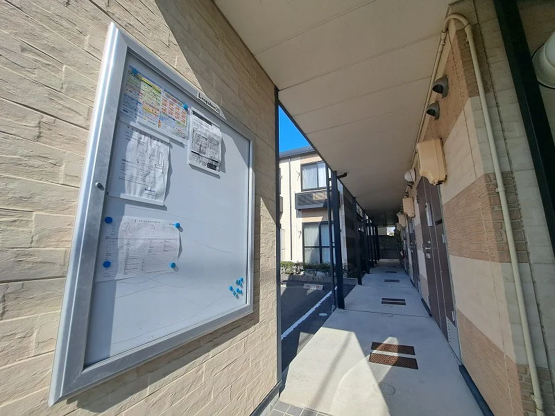 1F廊下、インフォメーションボード