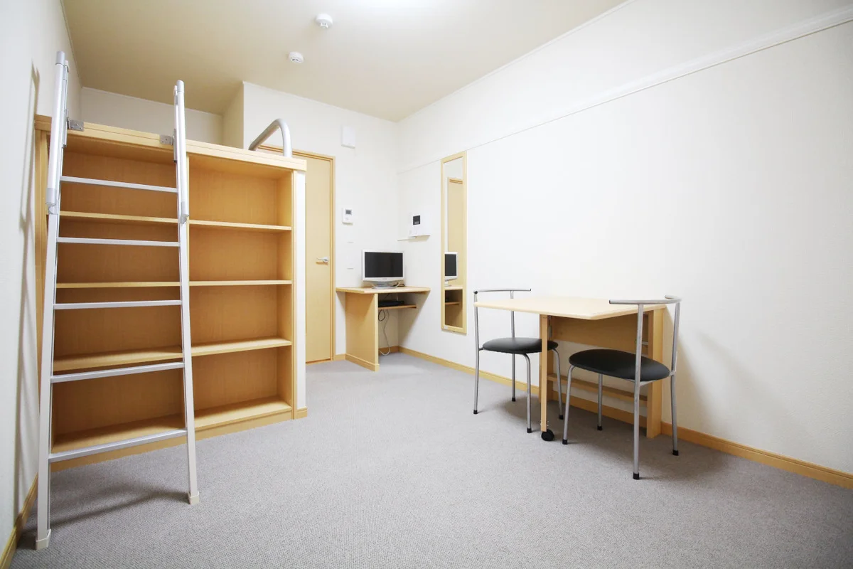 ＴＶ＆テレビ台、テーブル＆イスまで備わってます！