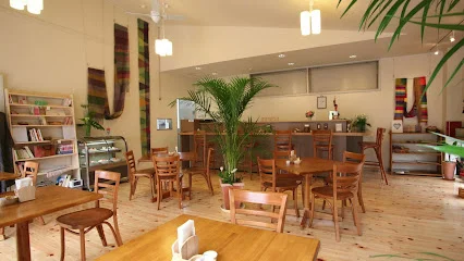 ギャラリー&カフェ クミンまで徒歩6分