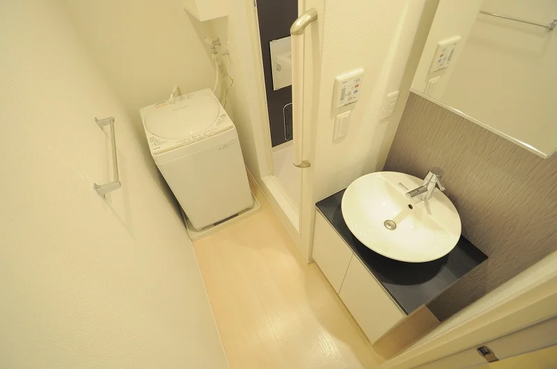 同シリーズの類似となります。現況を優先致します。