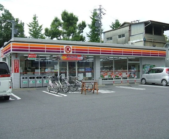 コンビニ　徒歩10分　750ｍ
