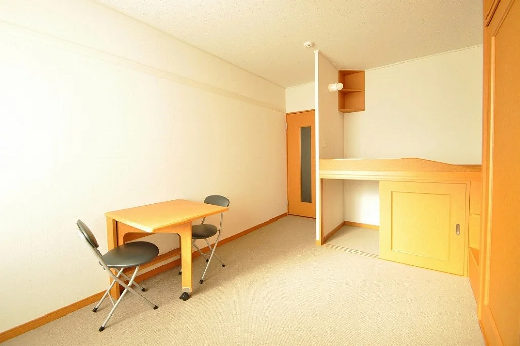 折り畳みテーブルと椅子2脚