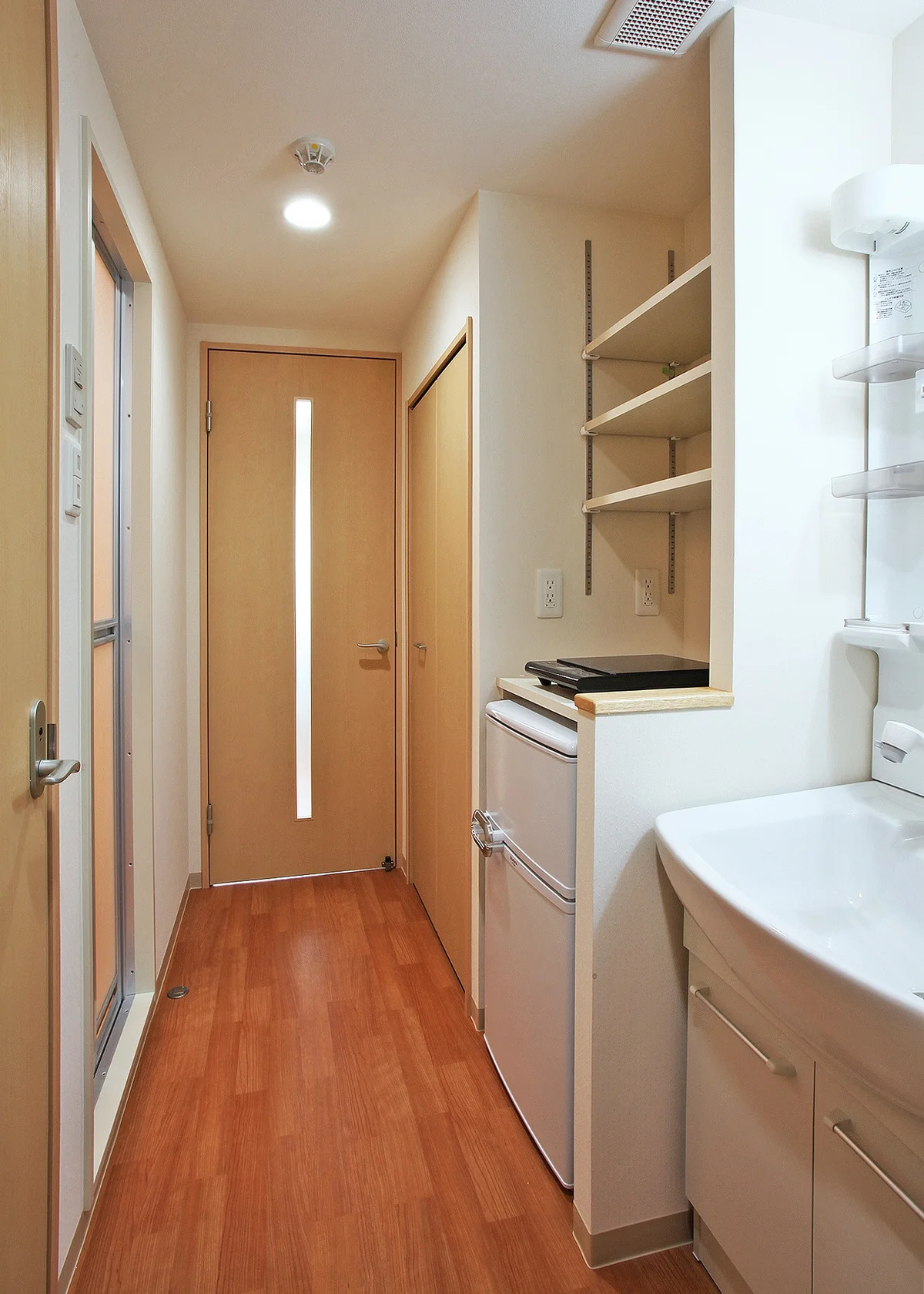 独立洗面台・冷蔵庫・IHコンロ