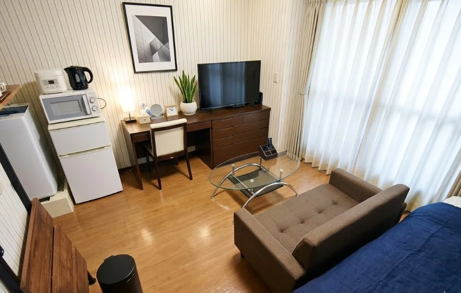 【室内画像】香川県丸亀市ウィークリーマンション・人気格安マンスリーマンション★※植木と額とクッションなどの装飾は写真用です。