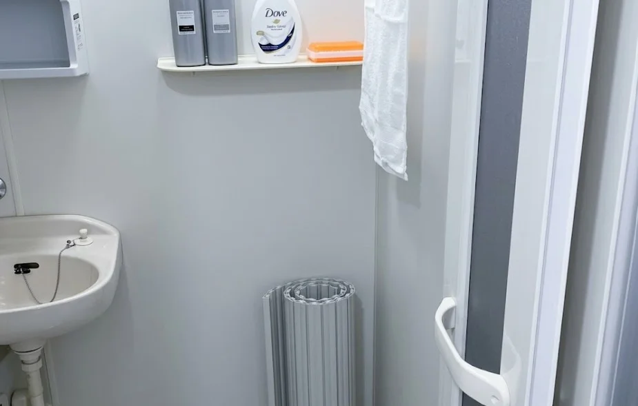 【設備画像】洗濯機や、洗濯用洗剤もご用意しております♪うれしい独立洗面台付き◎！岐阜市中心部ウィークリーマンションの標準設備となります。