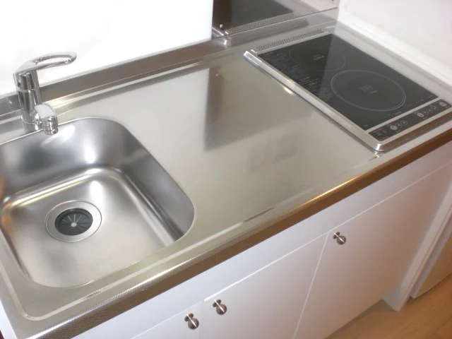 電気コンロは、ＩＨが1口、ラジエントヒーターが1口です