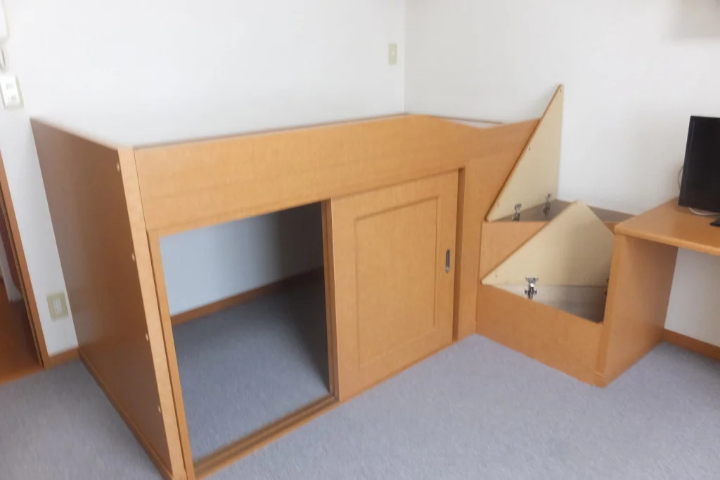 ベット下大型収納付き