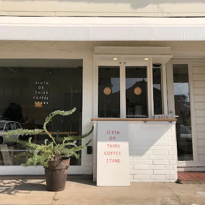 Sixth or Third Coffee Standまで徒歩8分