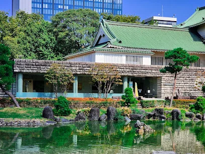 富山市佐藤記念美術館まで徒歩15分