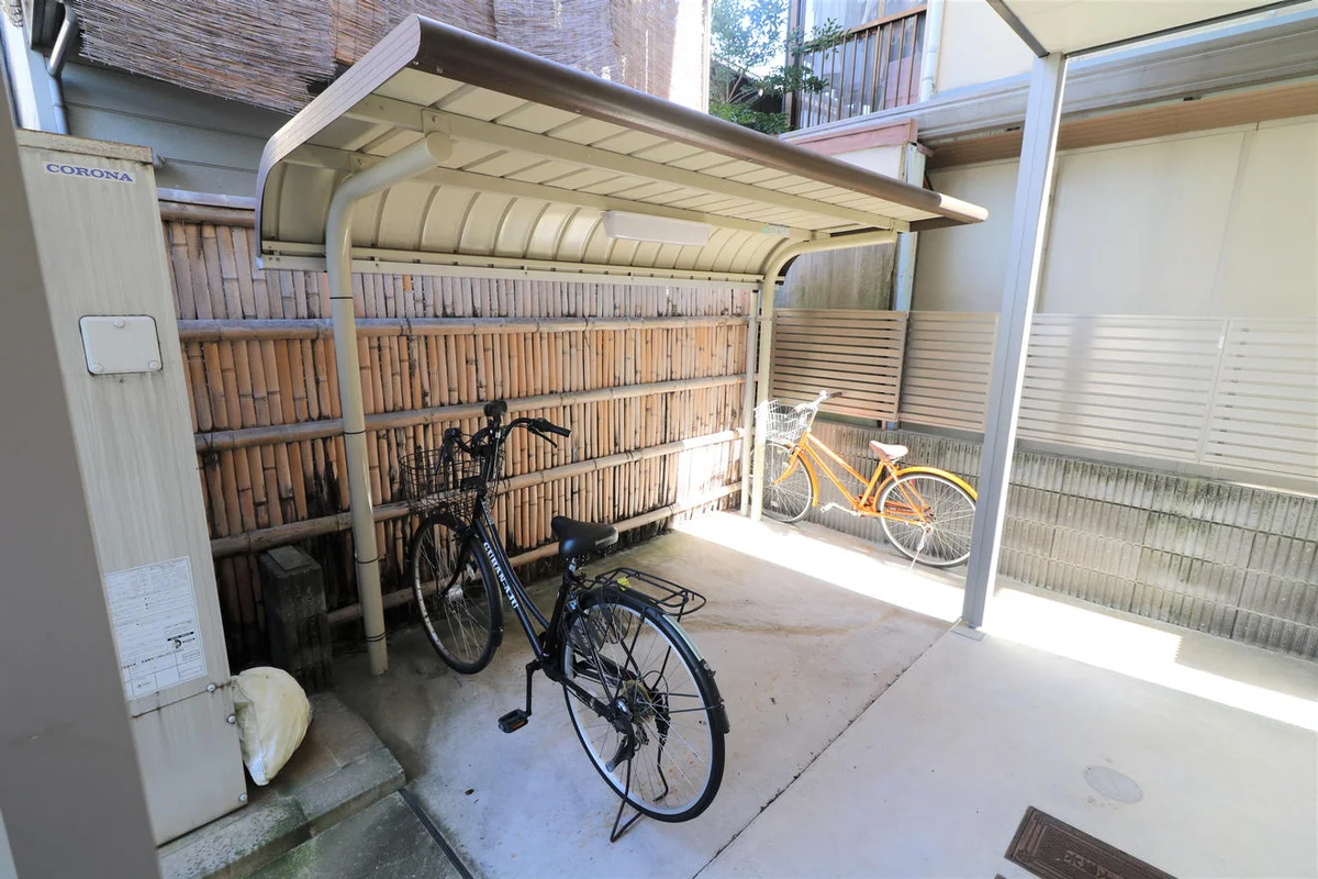 屋根付き駐輪場を完備