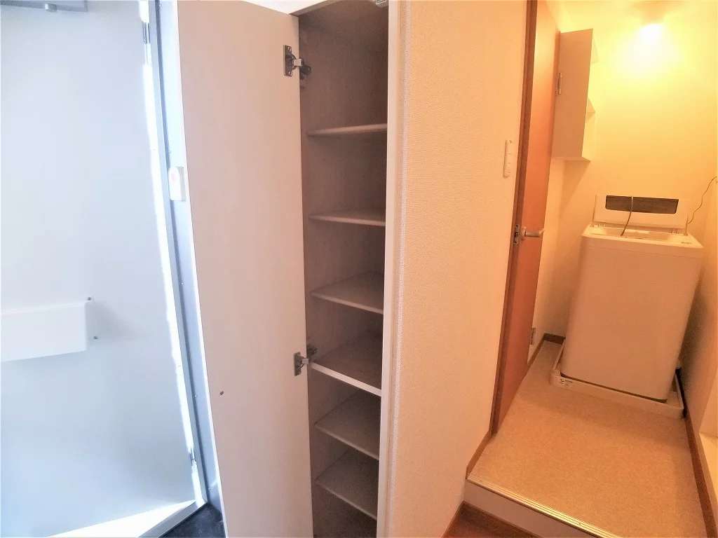 玄関収納はたっぷり靴が入ります。