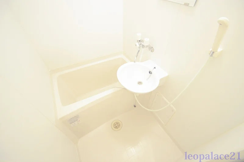 同タイプ部屋の写真となり設備等は現況と異なる場合があります。