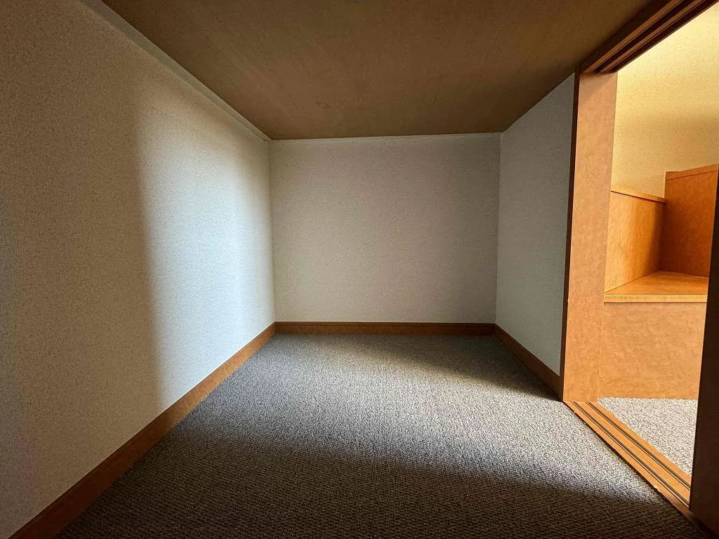 ※同タイプ部屋の写真となります（ベッド下収納）