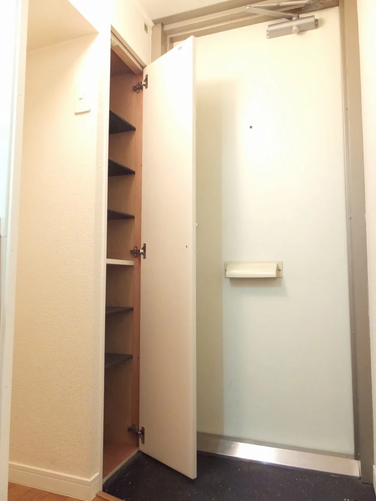 段差を自由に変えられる便利な靴箱です。