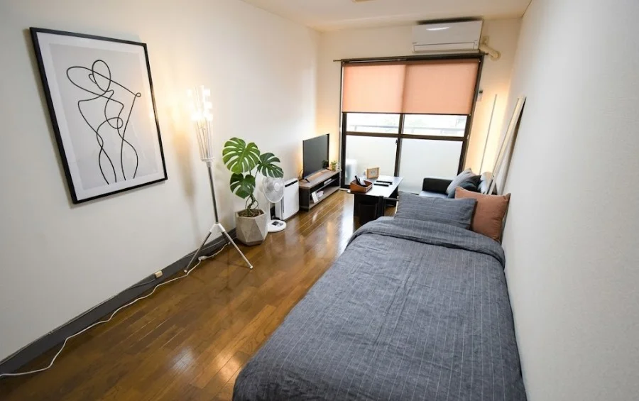 【室内画像】鳥取市ウィークリーマンションのお部屋です♪お部屋のクロスがとてもオシャレです(^^♪研修などのご利用にも最適です★