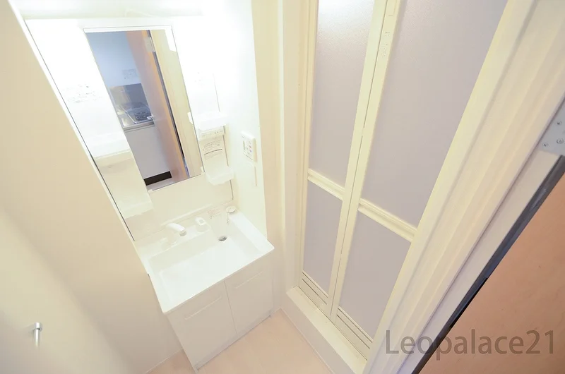 同シリーズの類似となります。現況を優先致します。