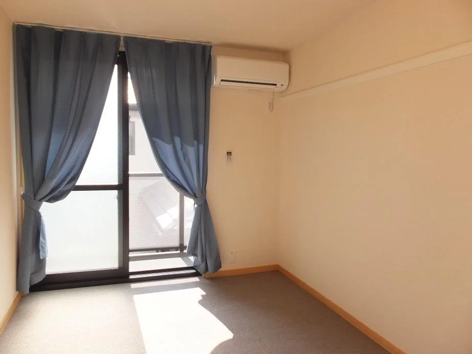 家具家電付き　【カーテン･エアコン】