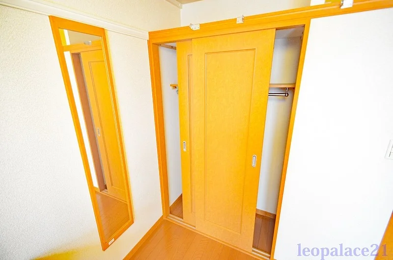 同シリーズの類似となります。現況を優先致します。