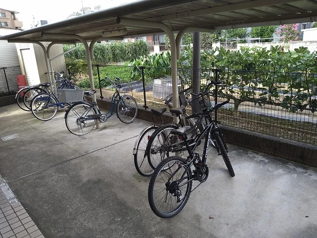 駐輪場　原付＆自転車のみ駐輪可能