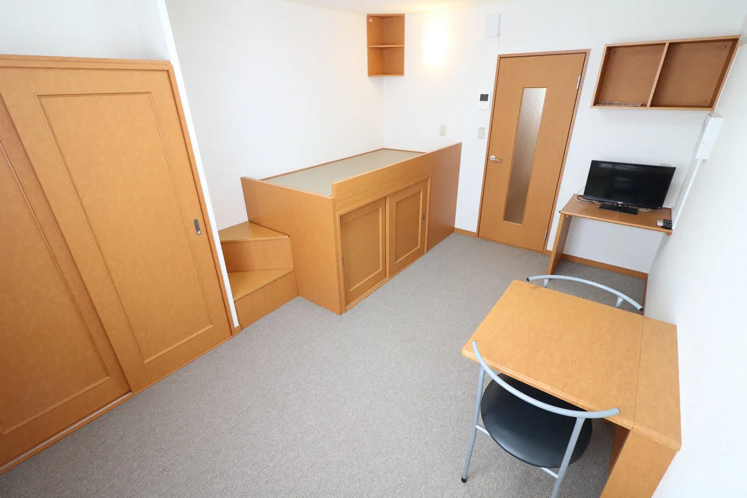 ベッド下に収納スペースあり！荷物が多くても十分に収まります！