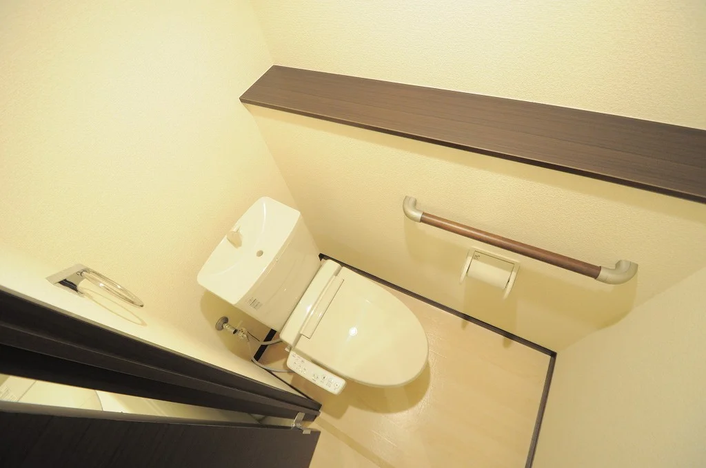 快適な温水洗浄便座付きトイレになります。