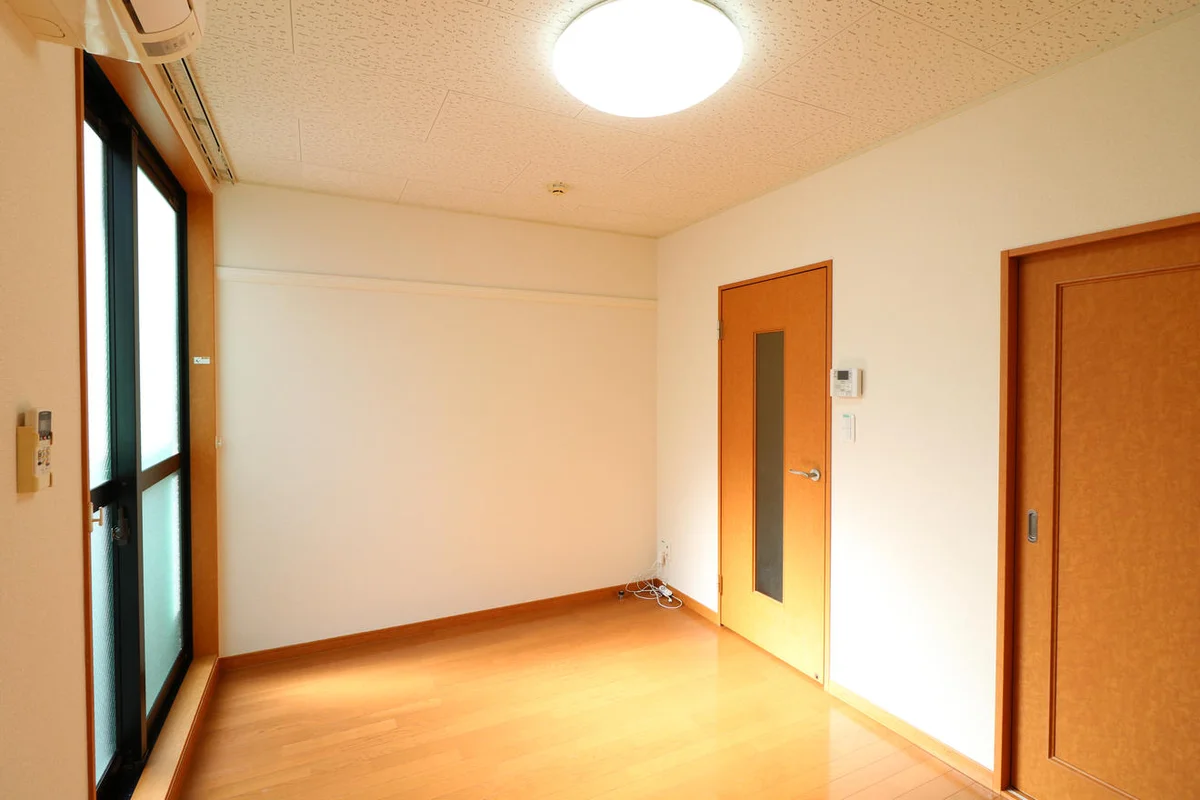 他一部、号室では家具家電付きのお部屋もご用意しております。