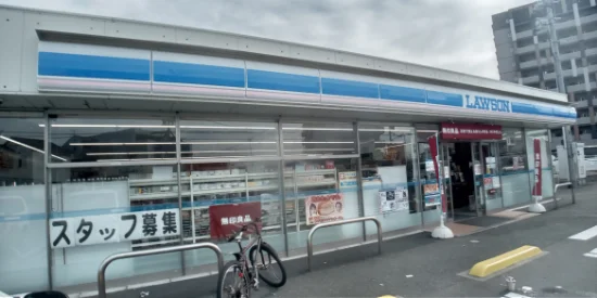 最寄りのコンビニまで徒歩3分（260ｍ）です。