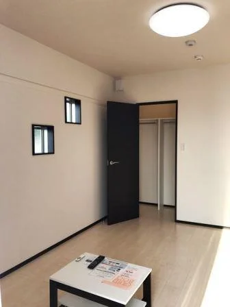 クローゼット付！角部屋は小窓有り