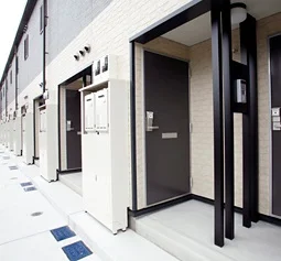 共用部分は清掃業者が清掃しております。