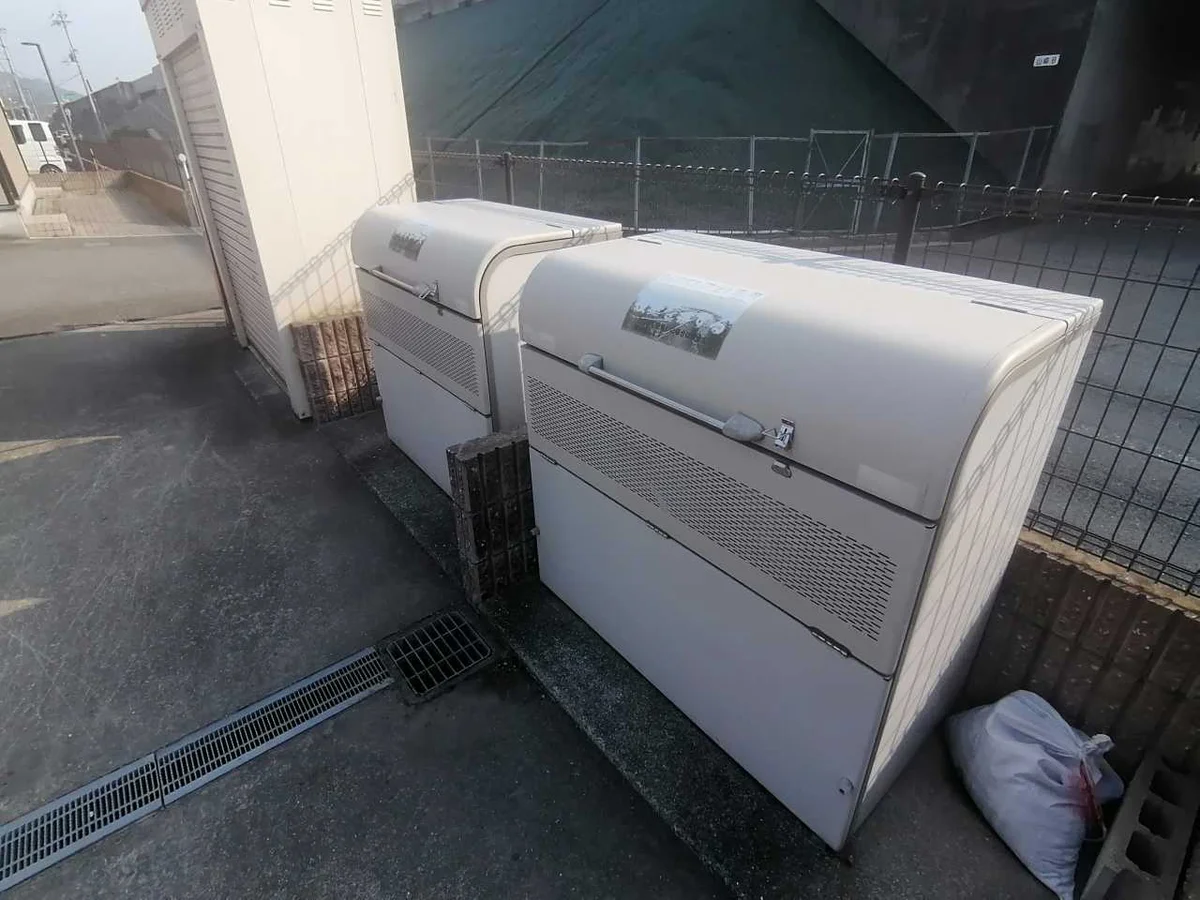 大型のダストボックスです。レオパレス専用。