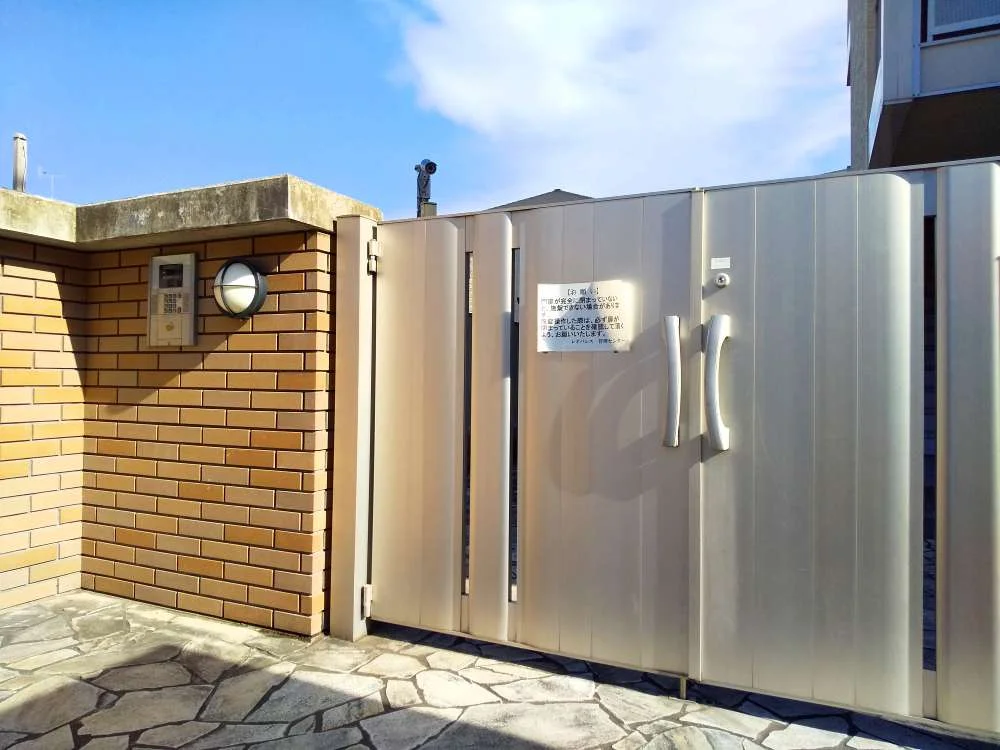 オートロックゲート付き。